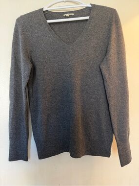 Halogen 100% Cashmere Gray V-Neck Sweater Soft Minimalist Classic Knit